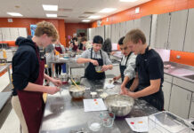 ACHS Students Bake for Good